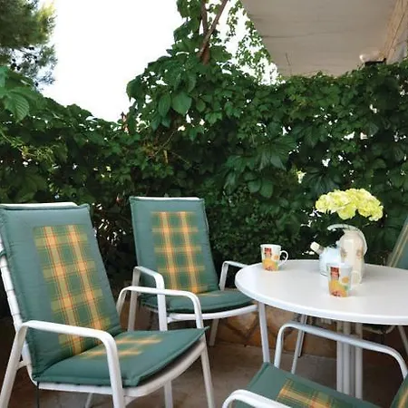 Апартаменты Two-bedroom In Jelsa Елса
