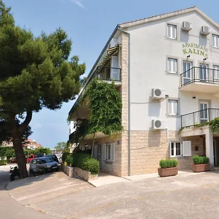 Two-bedroom In Jelsa Апартаменты Елса