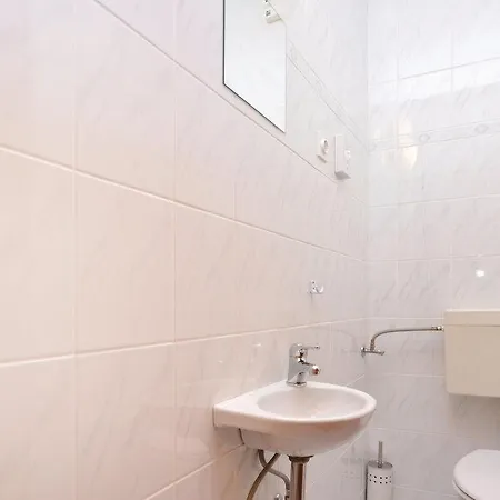 Апартаменты Two-bedroom In Jelsa Елса
