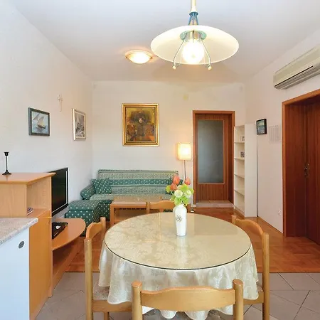 Апартаменты Two-bedroom In Jelsa