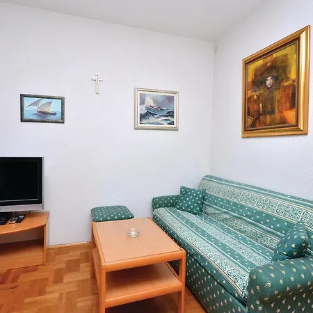 Апартаменты Two-bedroom In Jelsa