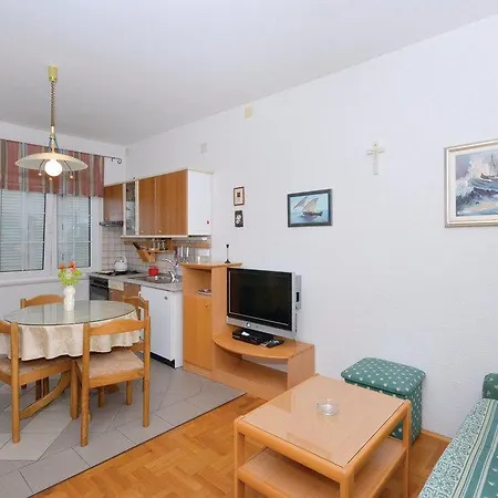 Апартаменты Two-bedroom In Jelsa *