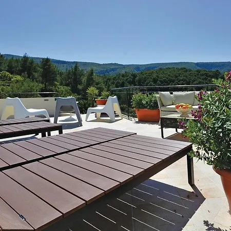 Апартаменты Two-bedroom In Jelsa