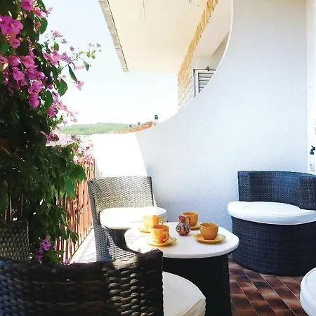 Two-bedroom In Jelsa * Елса
