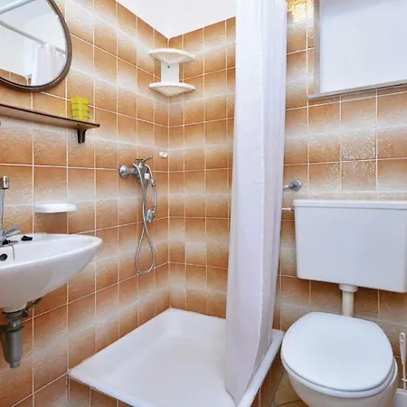 Two-bedroom In Jelsa *