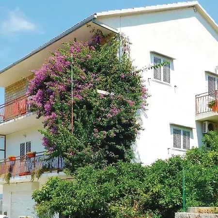 Two-bedroom In Jelsa