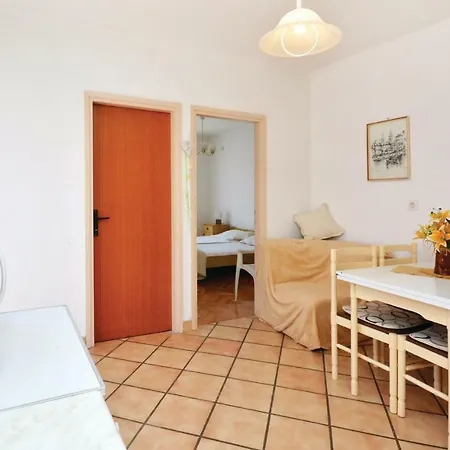 Two-bedroom In Jelsa * Елса
