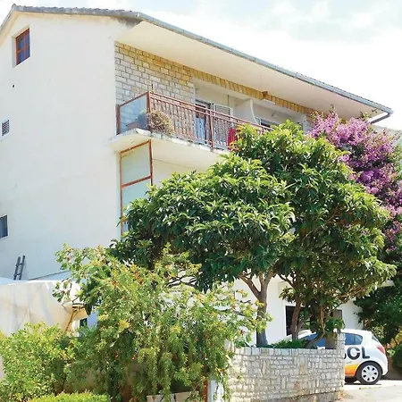 Апартаменты Two-bedroom In Jelsa