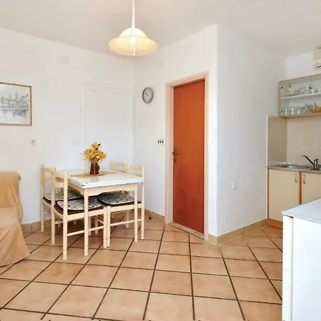Two-bedroom In Jelsa Апартаменты