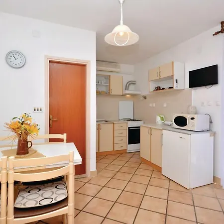 Апартаменты Two-bedroom In Jelsa